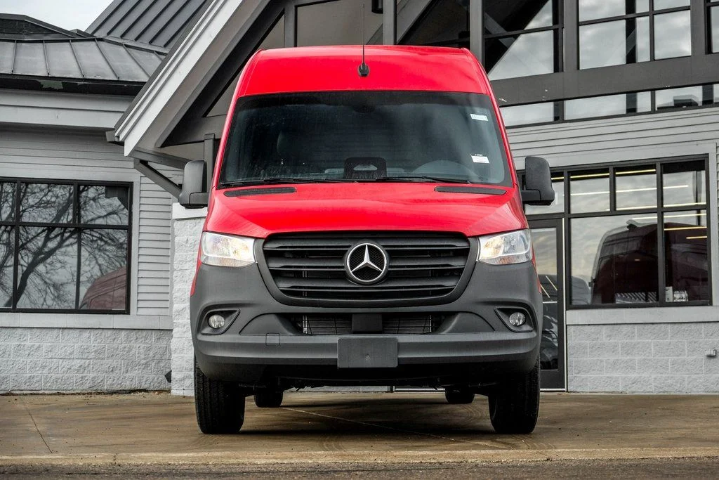 Used 2026 Jupiter Red Mercedes-Benz Cargo 170 WB image 5