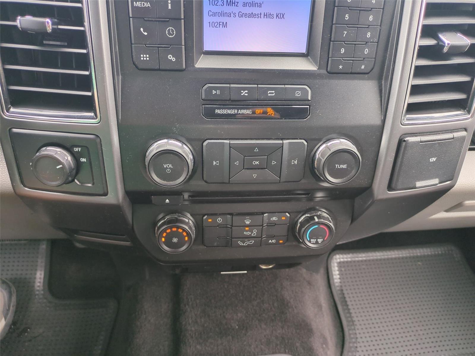 Used 2018 Oxford White Ford XLT image 27
