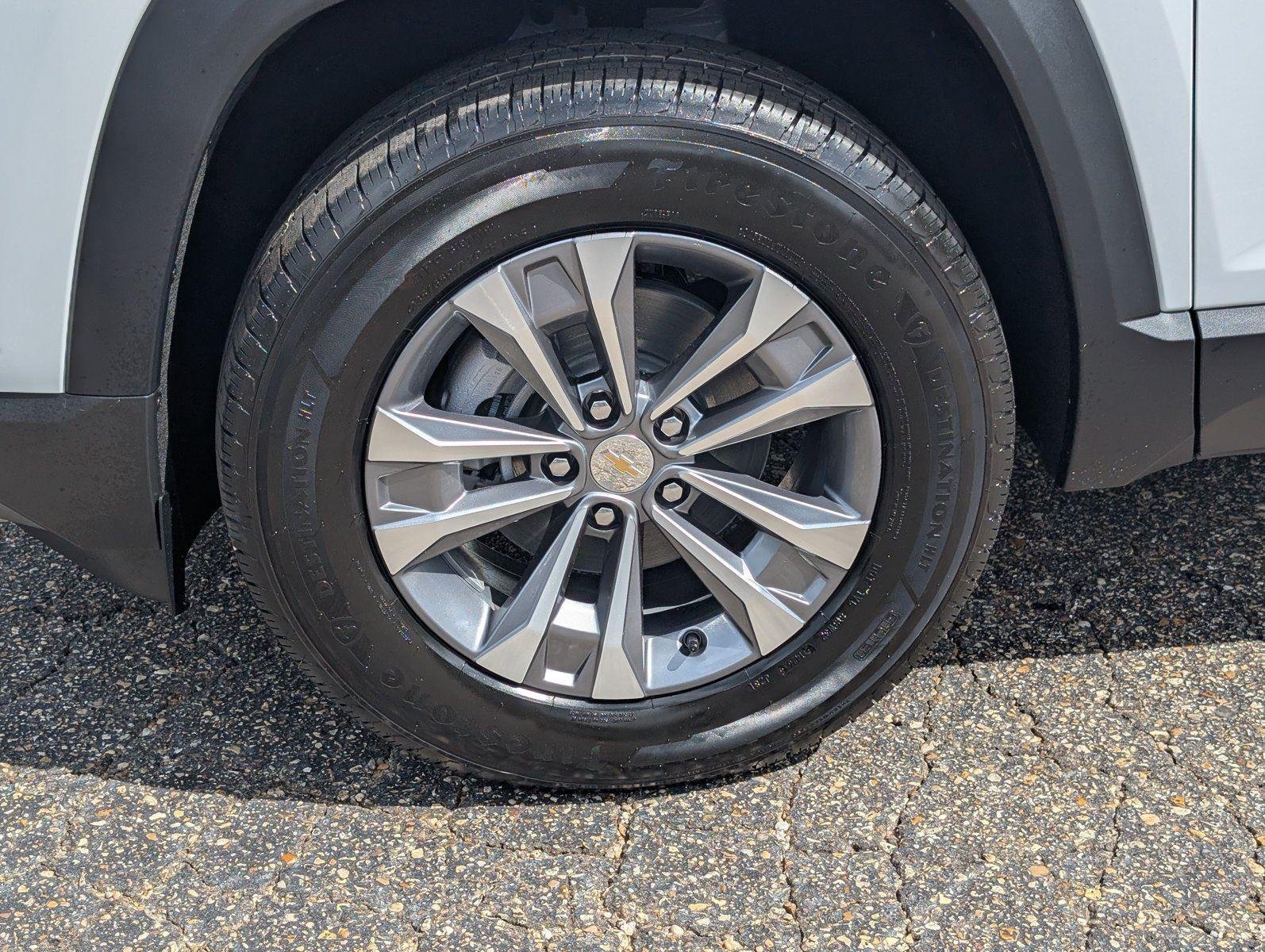 2027 Chevrolet Equinox LT - Photo 9