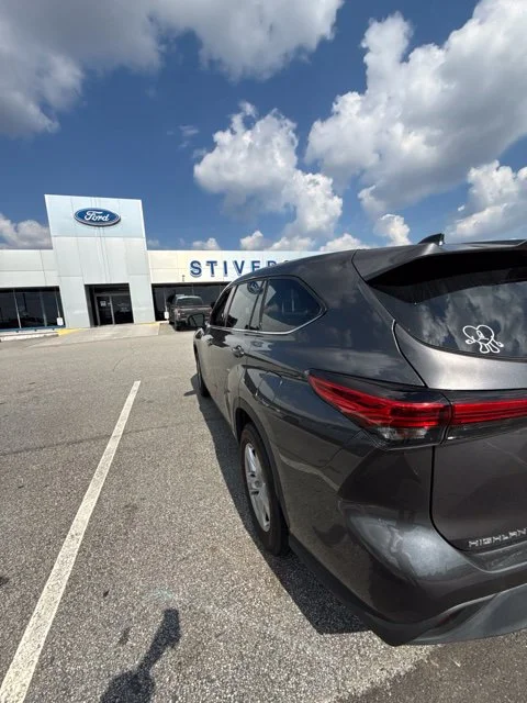 Used 2021 Magnetic Gray Metallic Toyota LE image 5