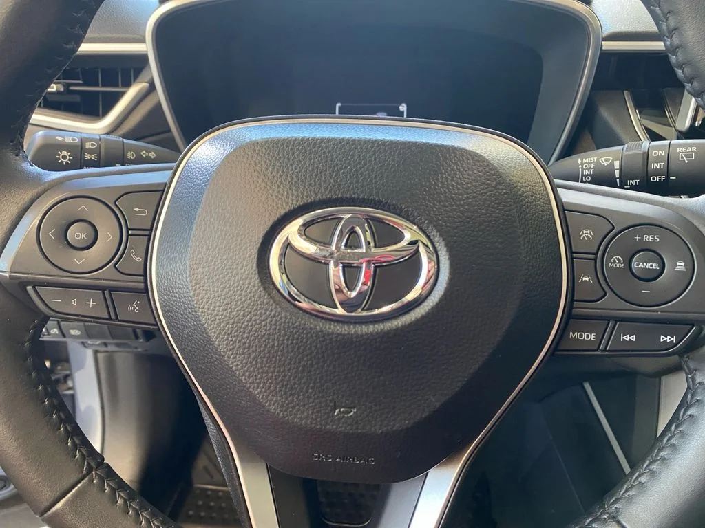 Used 2025  Toyota XLE image 9