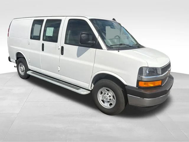 Used 2025 Summit White Chevrolet WT image 8