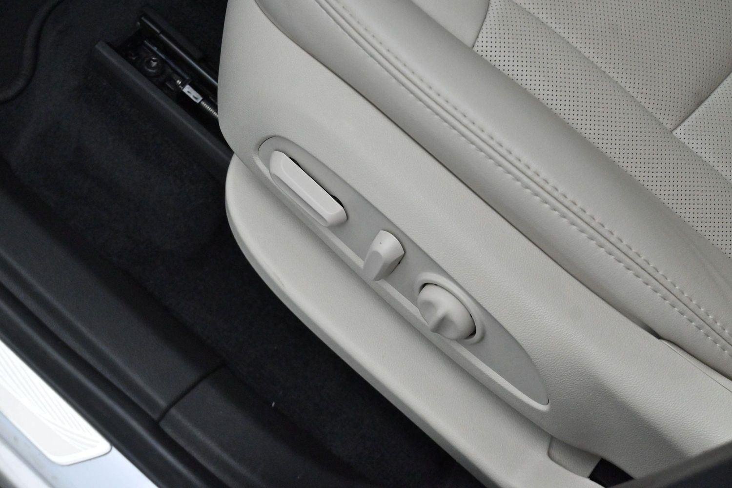 Used 2023 Summit White Buick Essence image 14