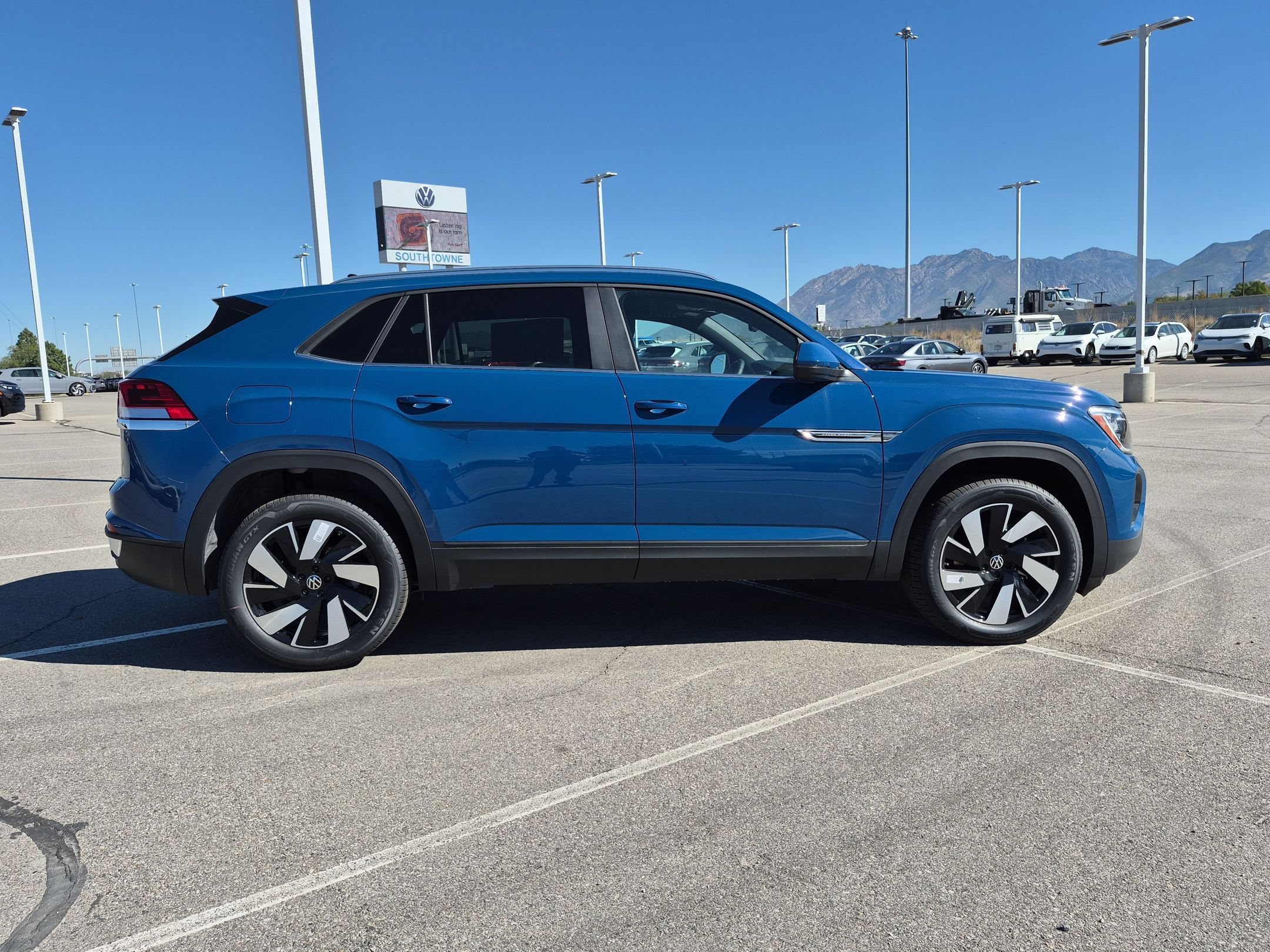 New 2026 Mountain Lake Blue Metallic Volkswagen 2.0T SE w/Technology image 2
