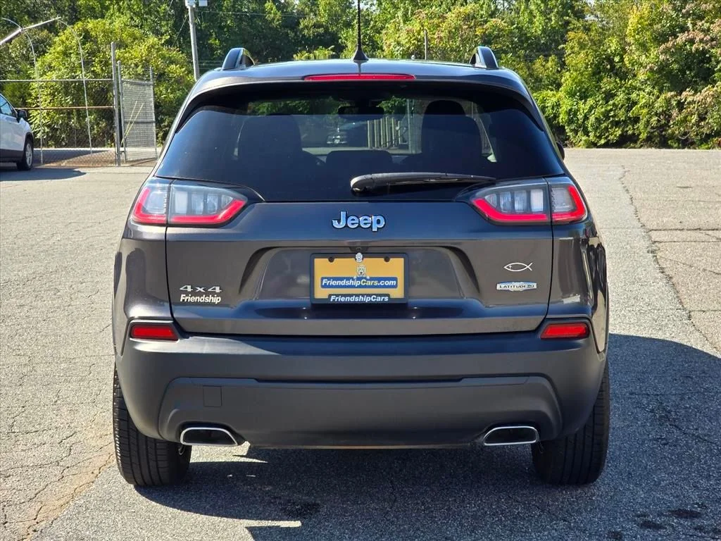 Used 2022 Gray Jeep Latitude Lux image 23