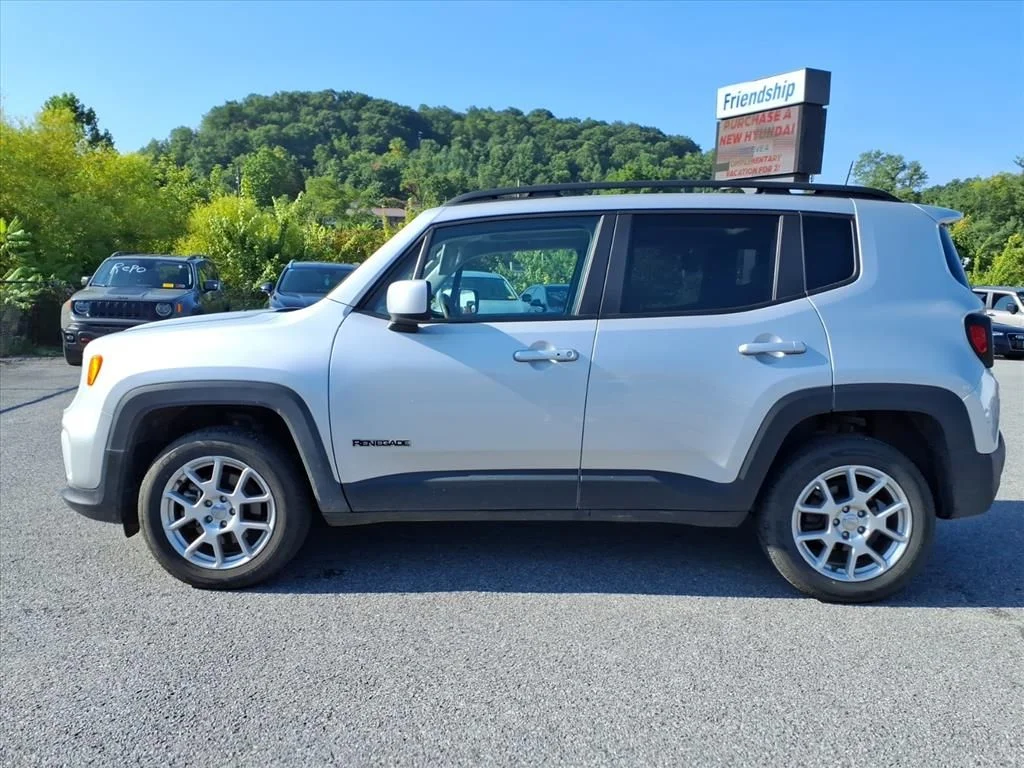 Used 2021 Silver Jeep Latitude image 5
