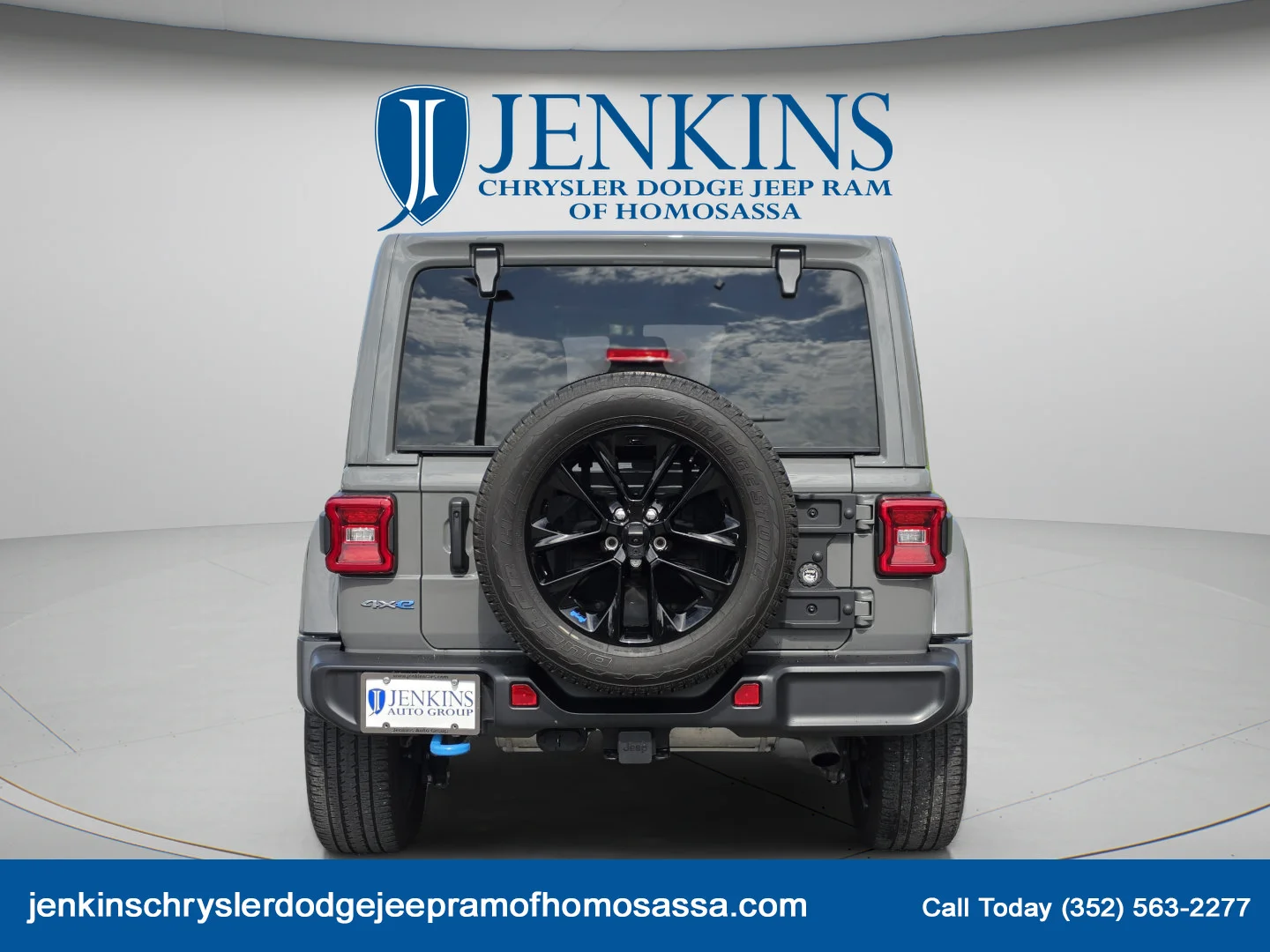 Used 2023 Sting-Gray Clearcoat Jeep Sahara image 6
