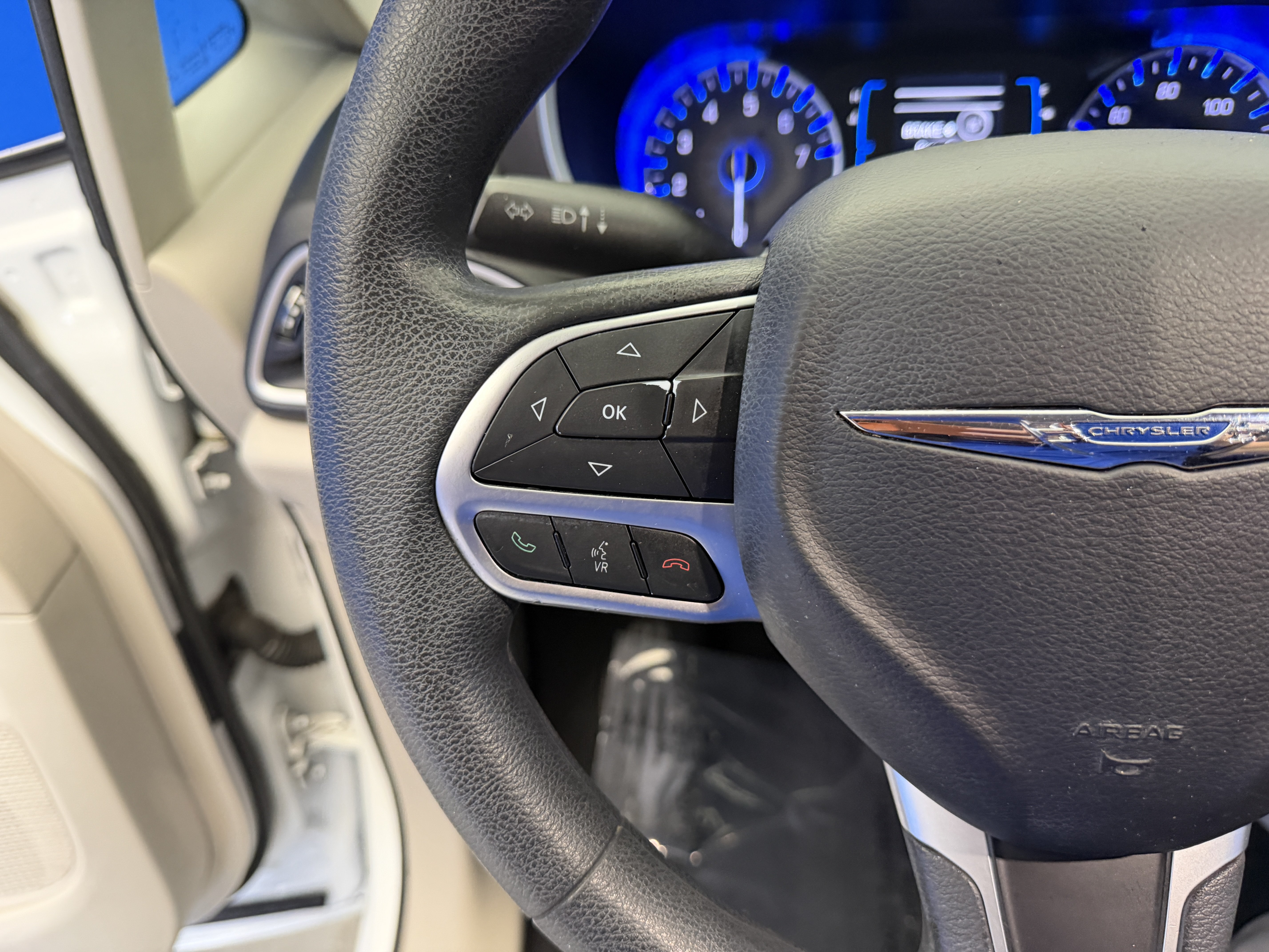 Used 2017 Bright White Clearcoat Chrysler Touring image 16