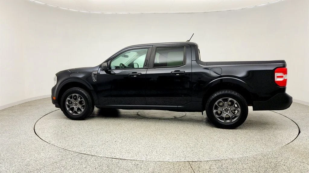 Used 2022 Shadow Black Ford XLT AWD SuperCrew image 8