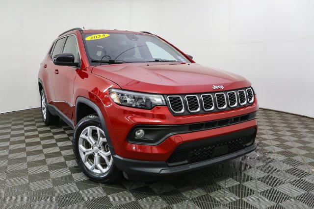 Used 2024 Red Jeep Latitude image 3