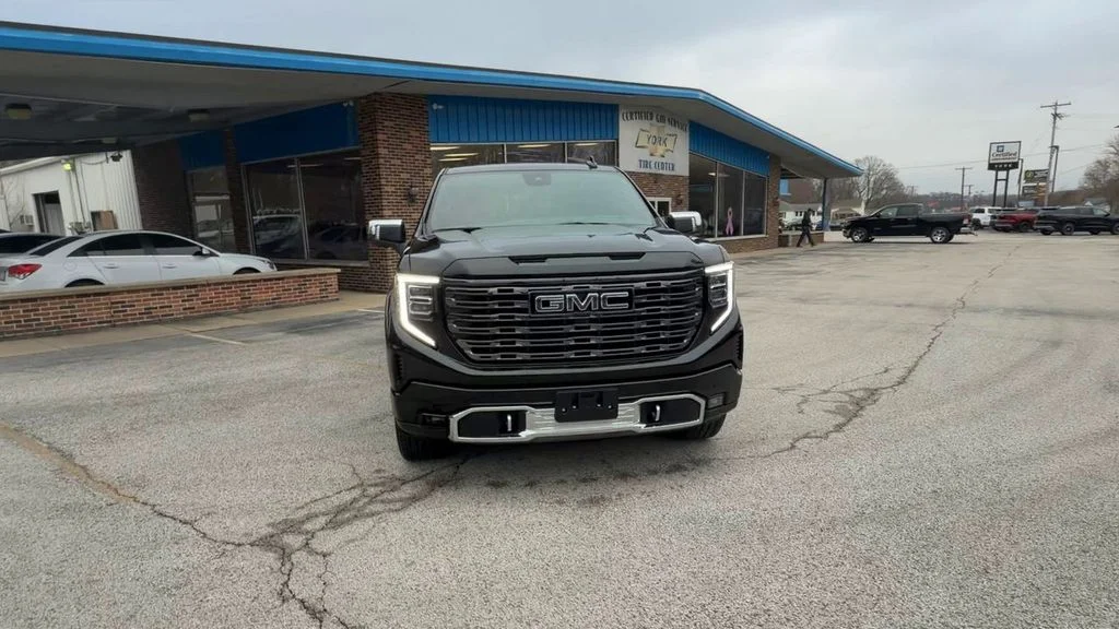 Used 2026 Black GMC Denali Ultimate image 3