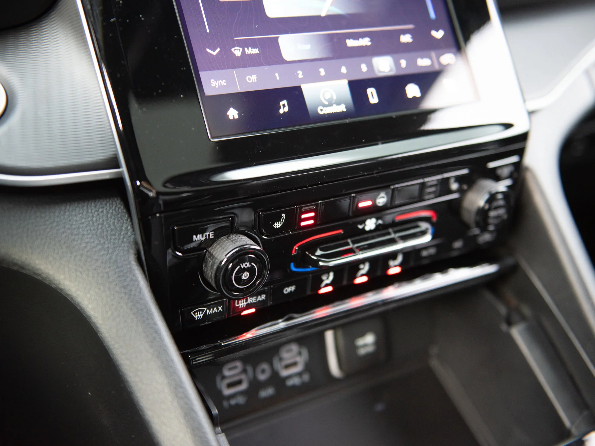 New 2025 White Jeep Altitude* image 16