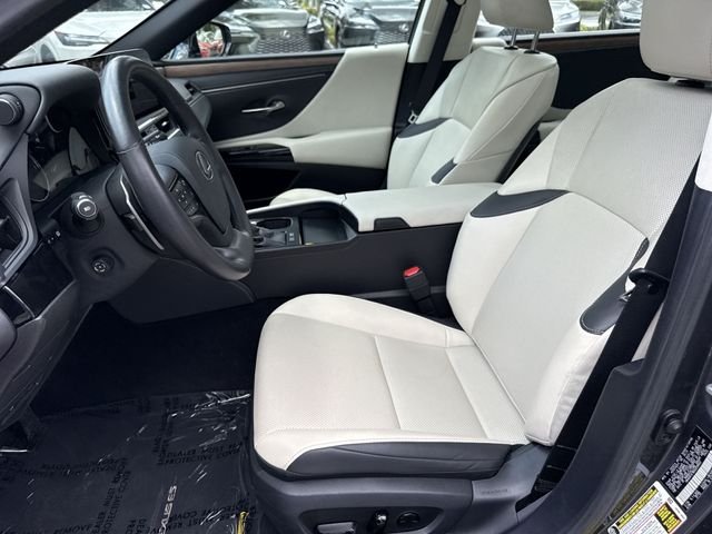 2025 Lexus ES Hybrid 300h - Photo 11