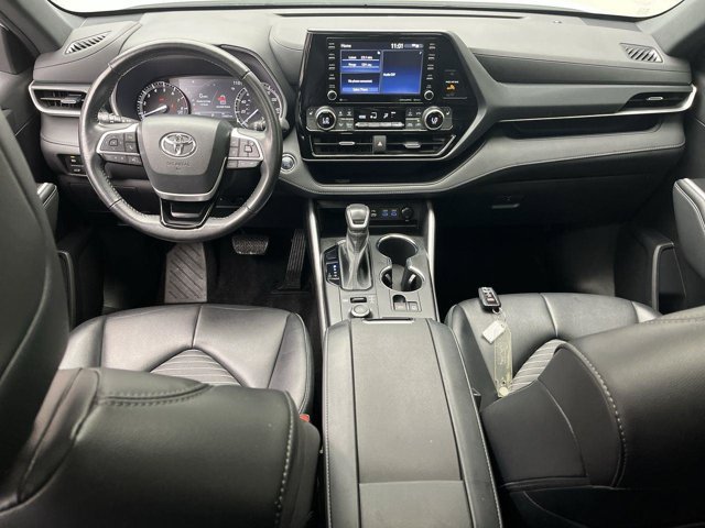 Used 2022 Wind Chill Pearl Toyota XSE image 4