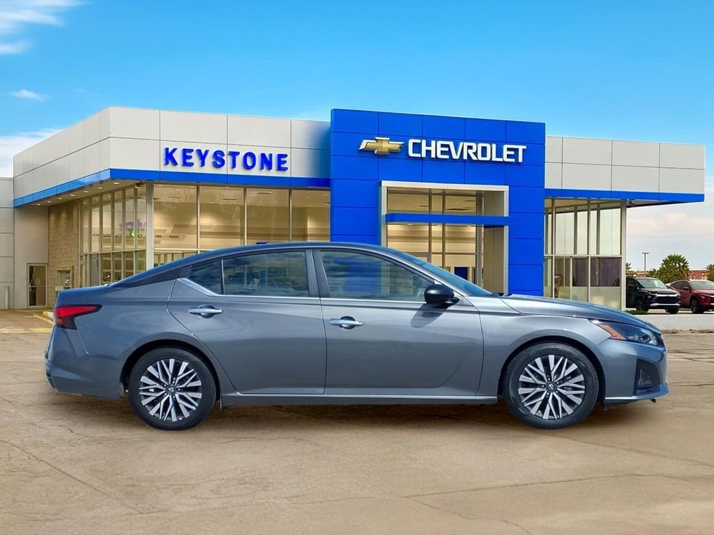 Used 2025 Gray Nissan SV FWD image 8