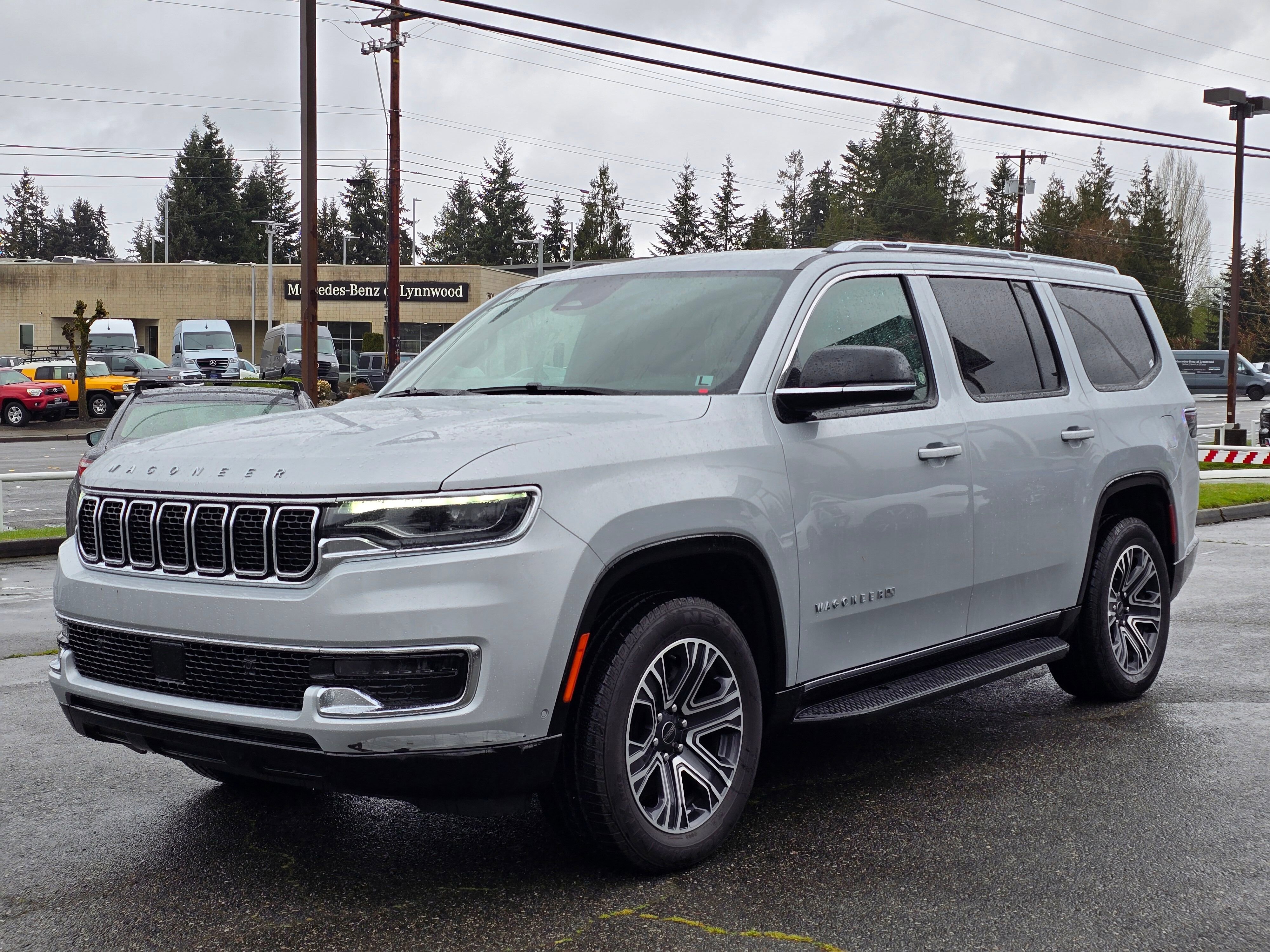 Used 2025  Jeep NA image 3