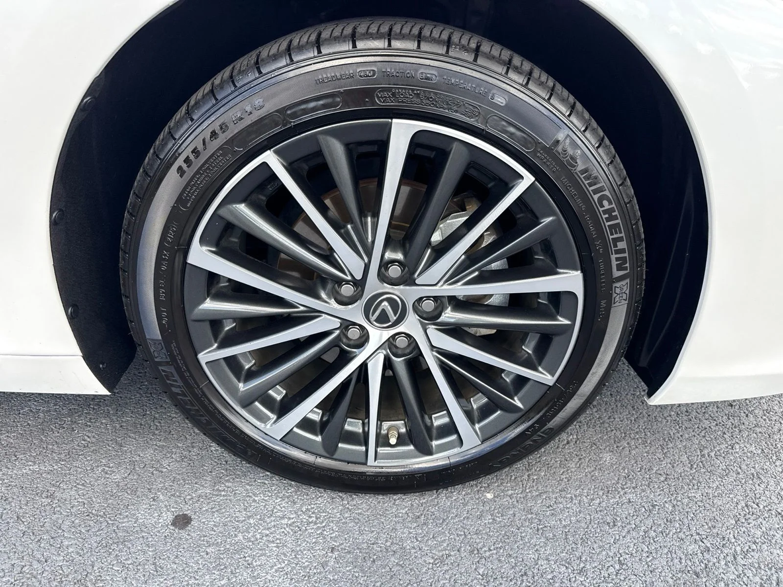 Used 2025 White Lexus 300h image 26
