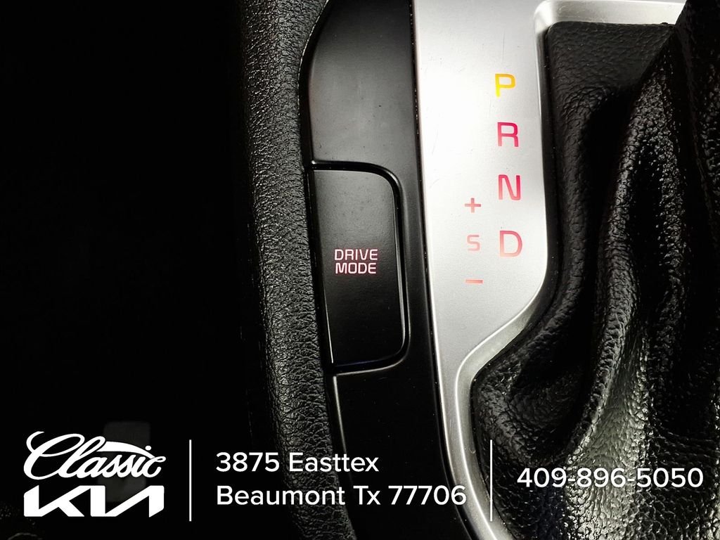 Used 2023 White Kia LXS image 21