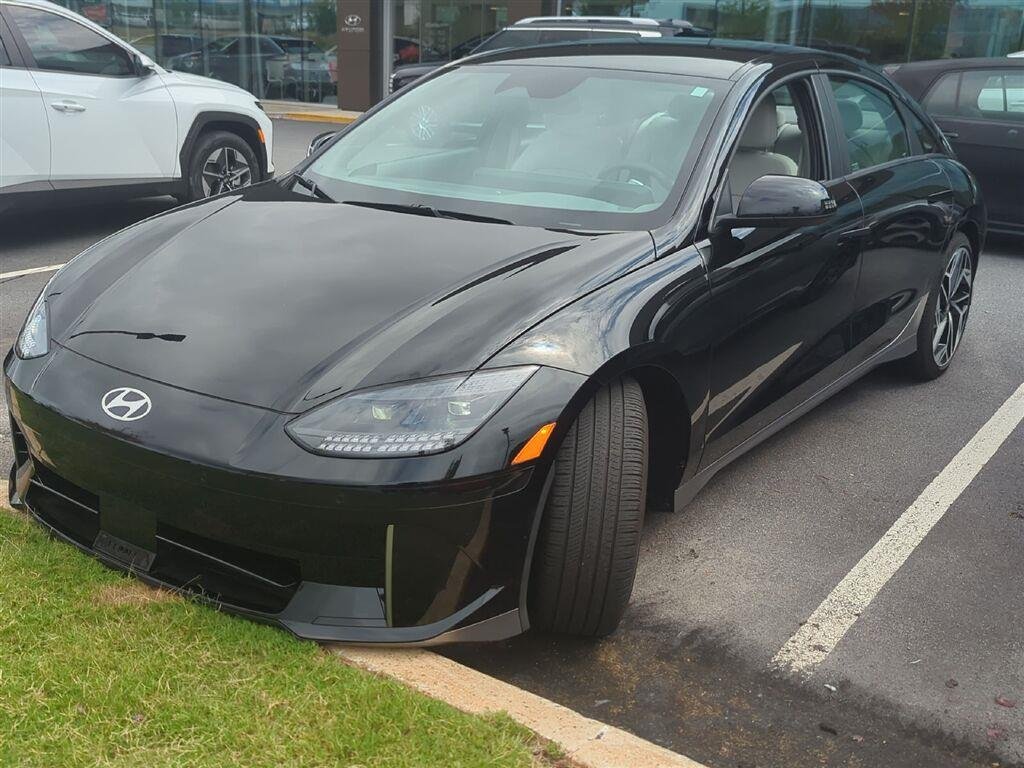 Used 2023 Onyx Black Hyundai SEL image 2