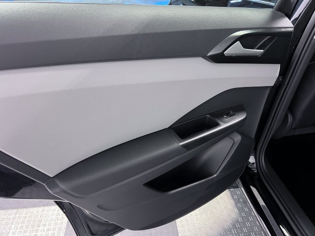 2022 Taos 1.5T SE Black · photo 18