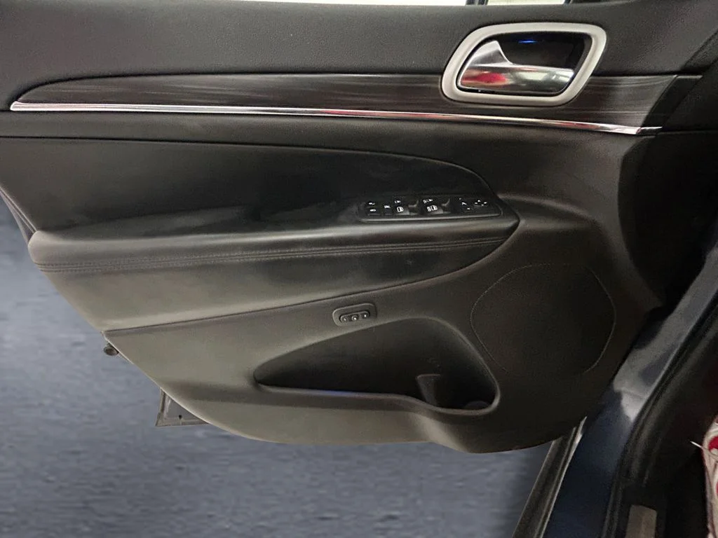 Used 2019 Blue Jeep Limited image 12