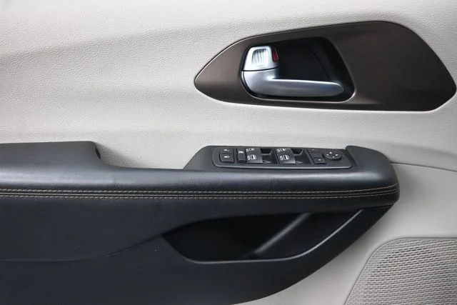Used 2017 Gray Chrysler Touring L Plus image 26
