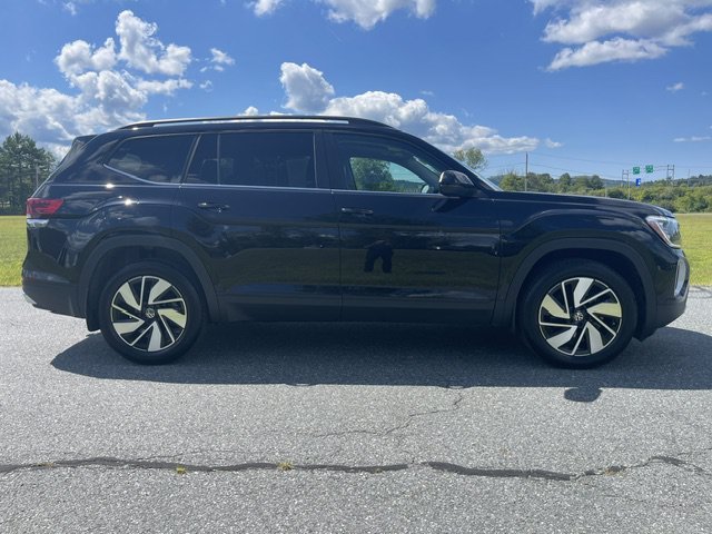 Used 2024 Black Volkswagen 2.0T SE w/Technology image 5