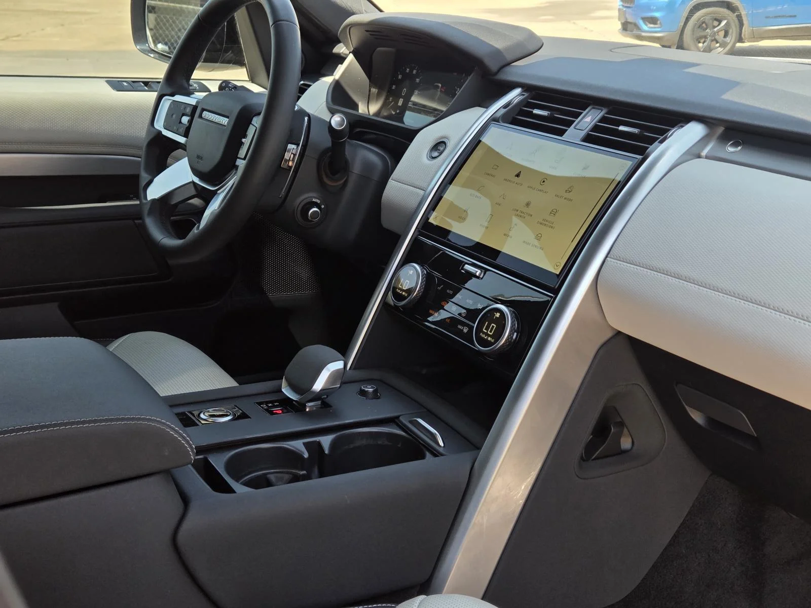 Used 2024 Santorini Black Metallic Land Rover Dynamic SE image 40