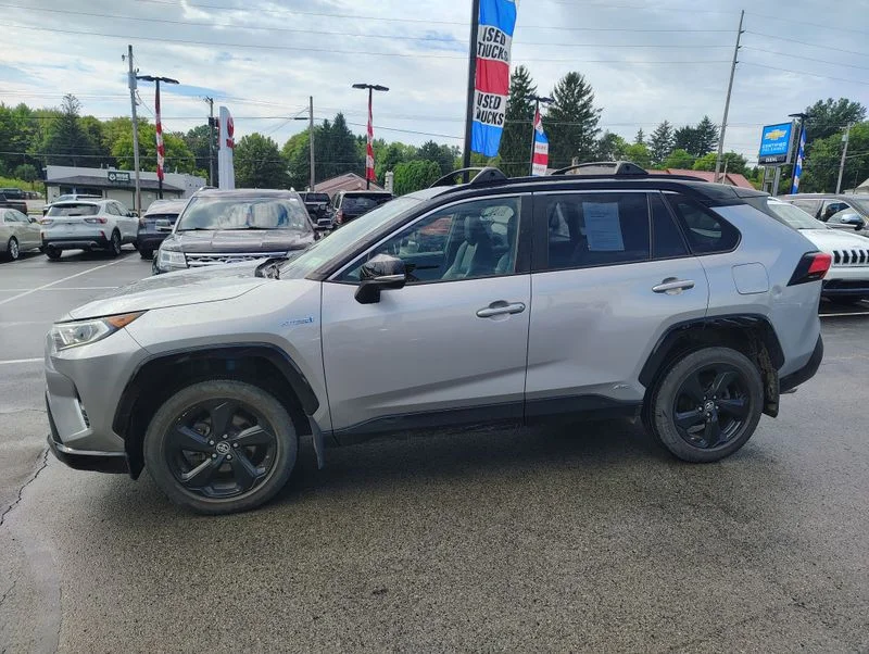 Used 2019 Silver Toyota XSE image 9