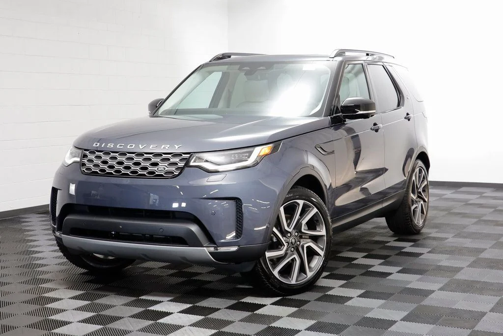 2025 Land Rover Discovery P300 S's photo