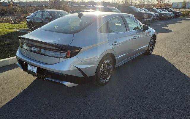 New 2026 Silver Hyundai SEL Sport image 6
