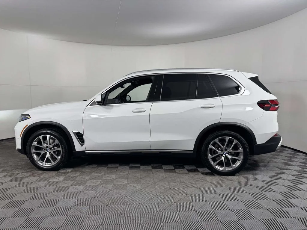 Used 2026 White BMW xDrive40i image 11