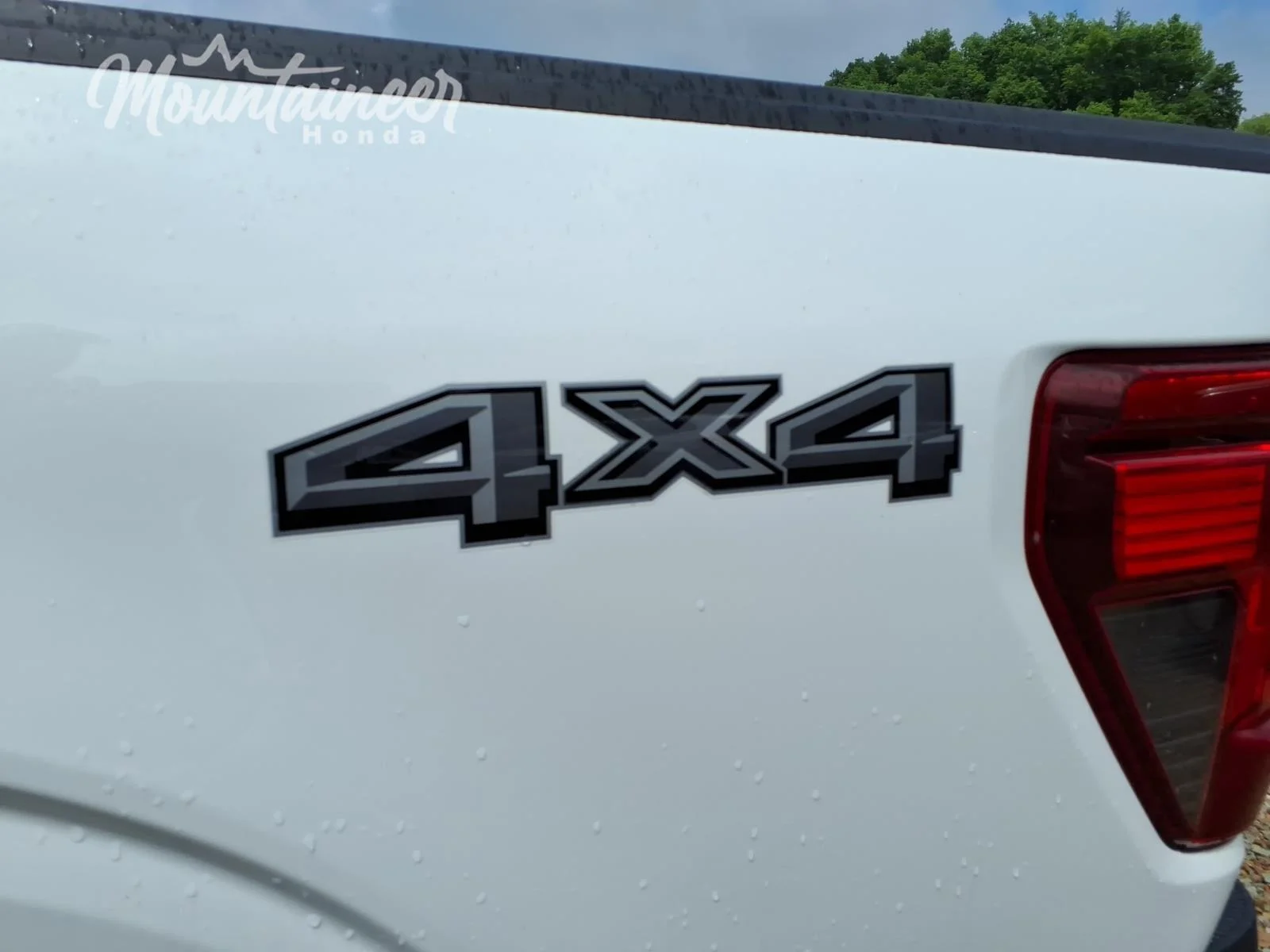 Used 2024 Oxford White Ford XLT image 18