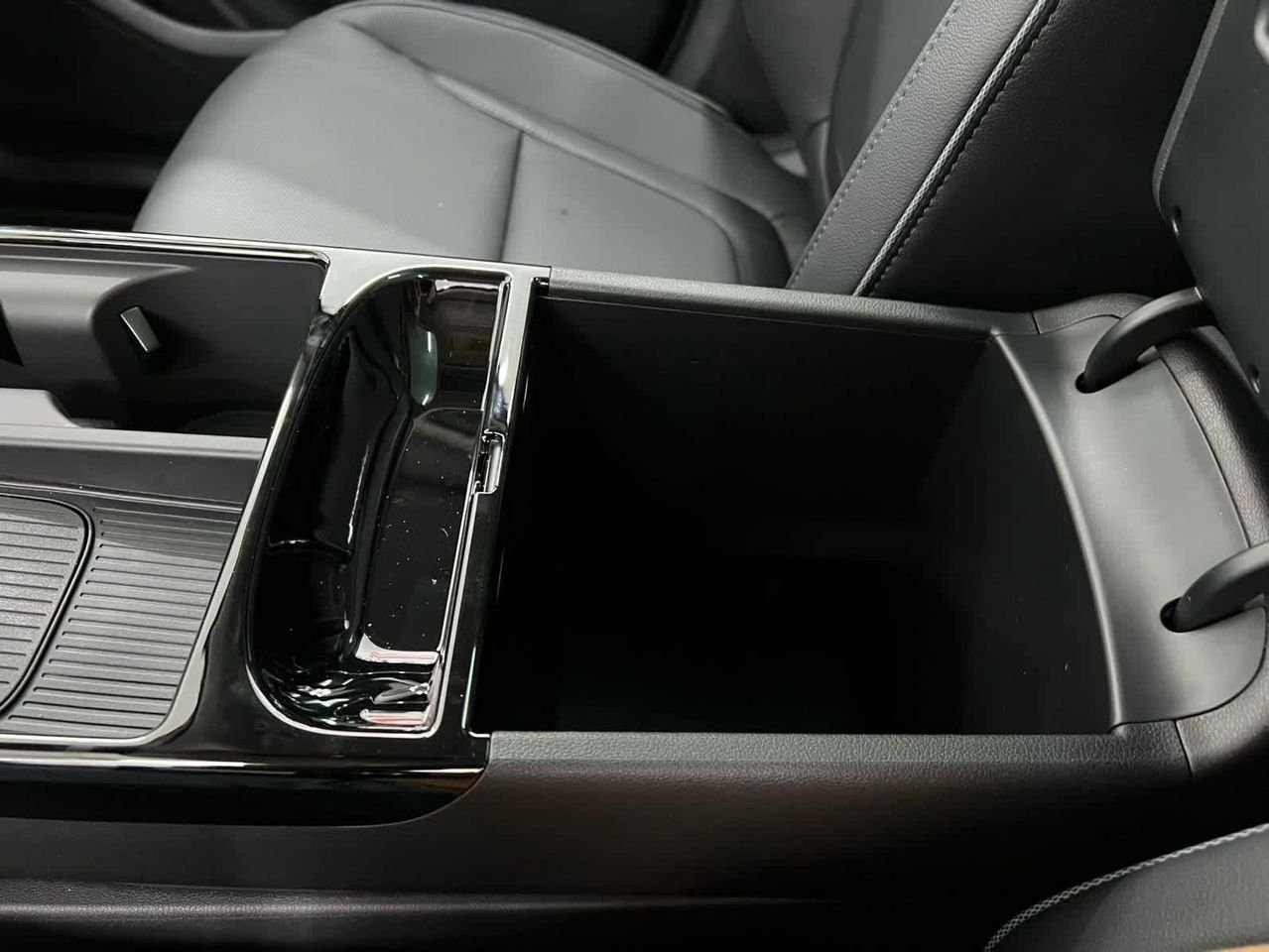 New 2026 Ecotronic Gray Matte Hyundai Limited AWD image 19