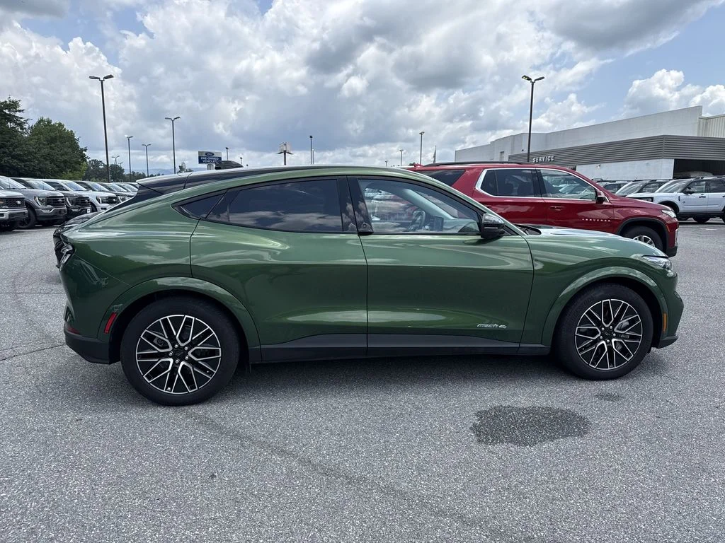 Used 2025 Green Ford Premium image 8