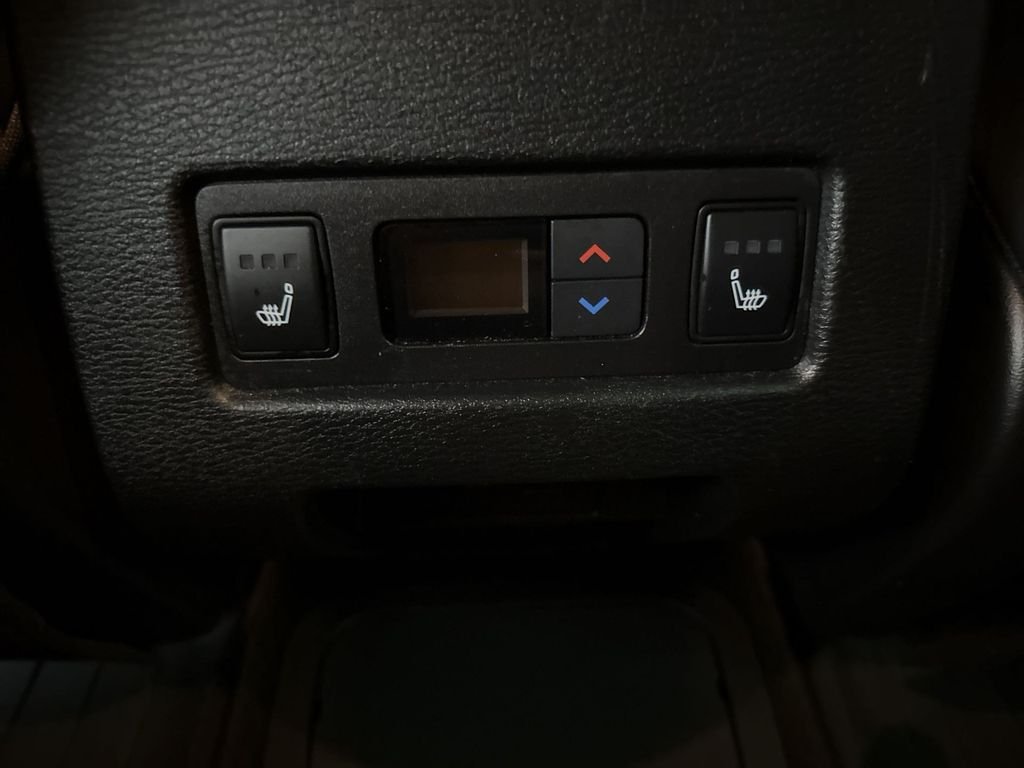 Used 2024  Mitsubishi SEL image 32