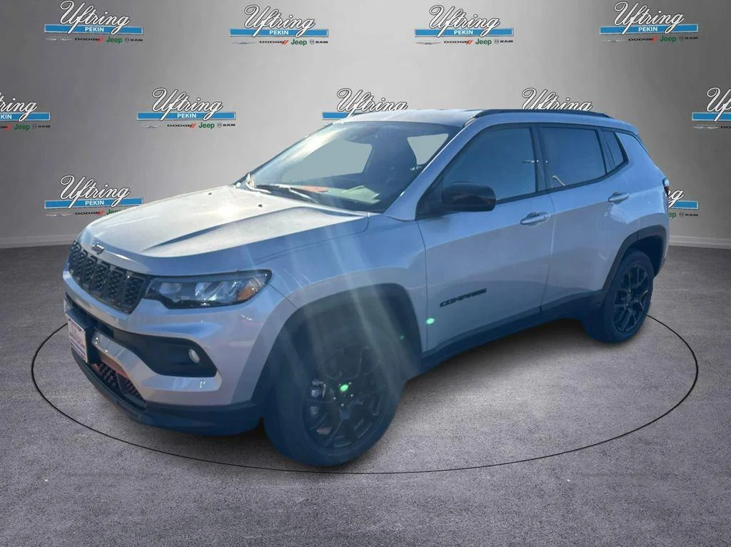 New 2026 Silver Zynith Metallic Clearcoat Jeep Latitude Altitude image 7