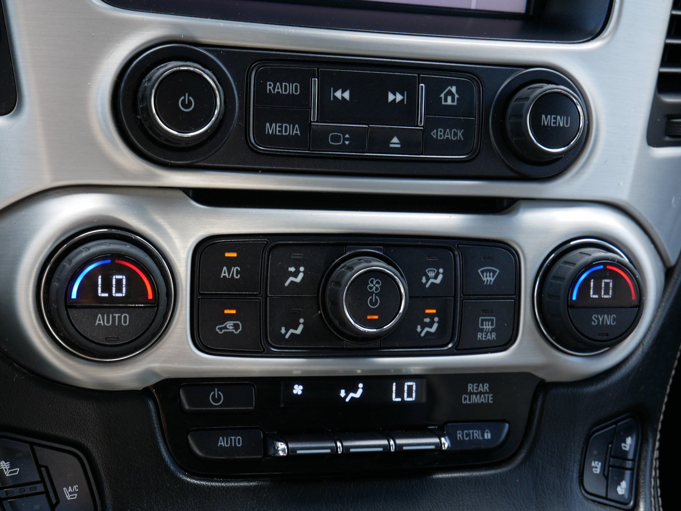 Used 2015 Onyx Black GMC SLT image 24