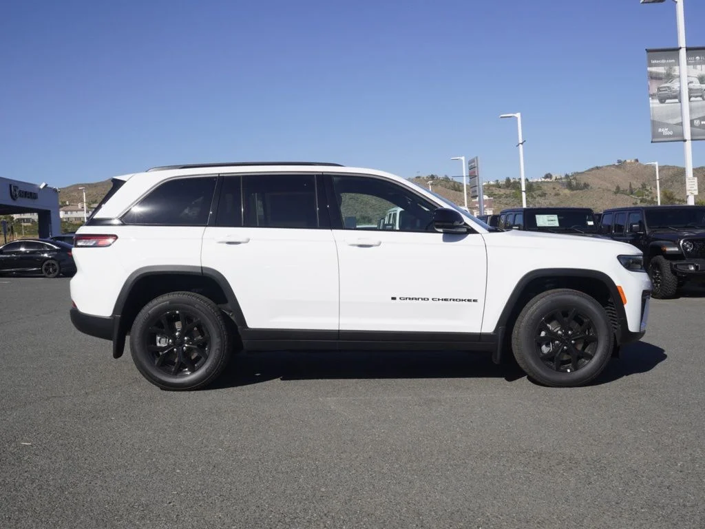 New 2026 Bright White Clearcoat Jeep Altitude image 2