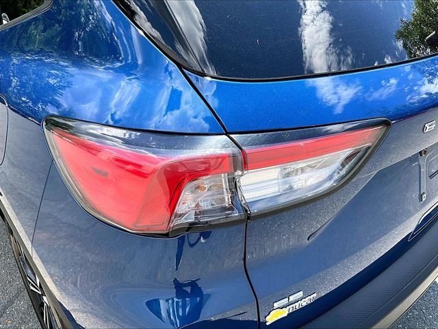 Used 2022 Blue Ford SE image 31
