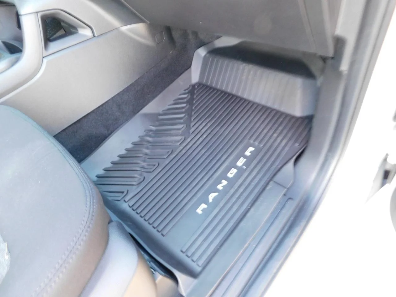 New 2025 Desert Sand Ford XLT image 18