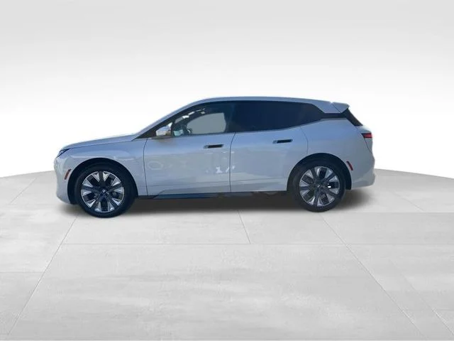 Used 2026 White BMW xDrive45 image 4
