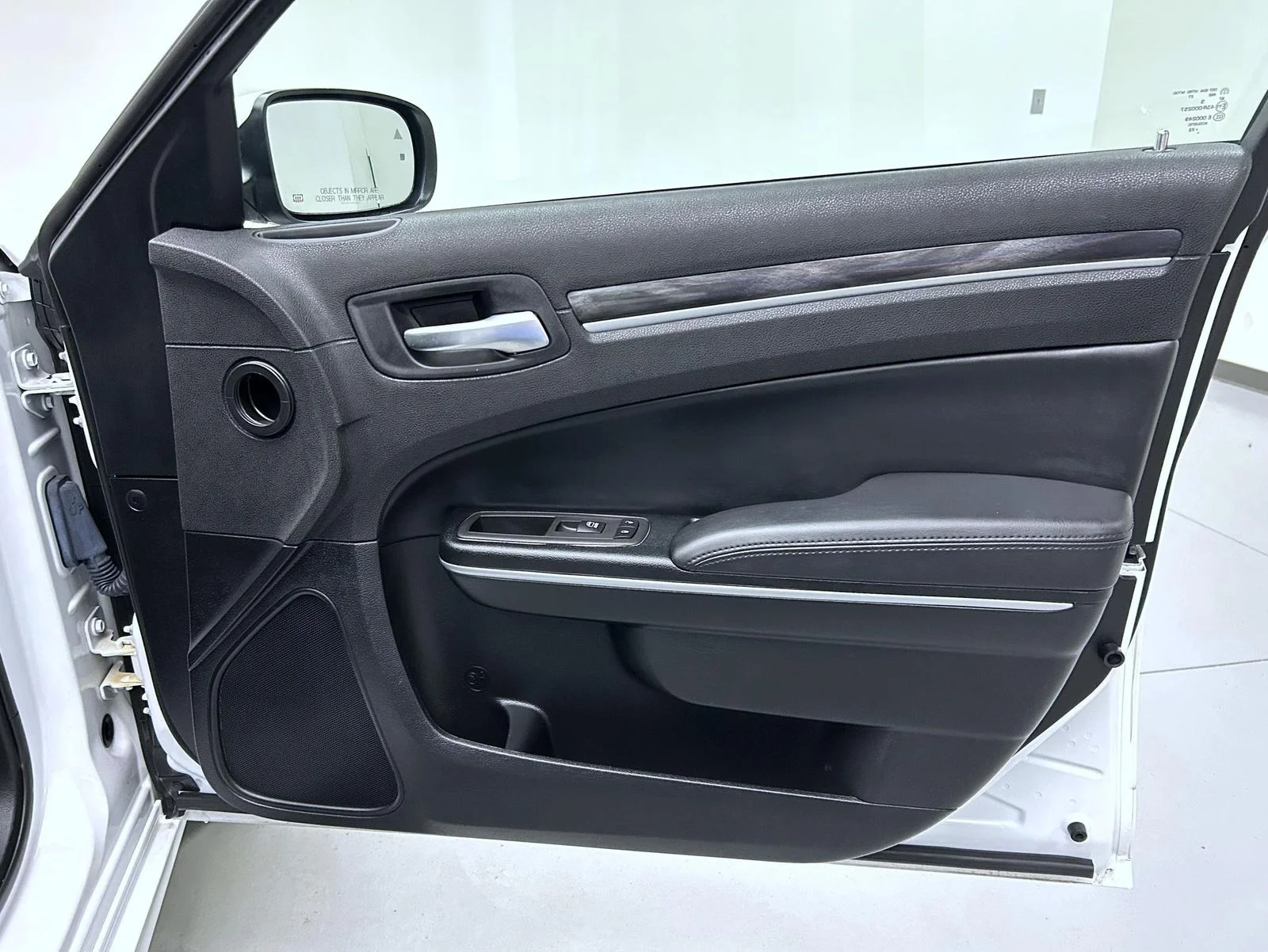 Used 2022 White Chrysler Touring image 16