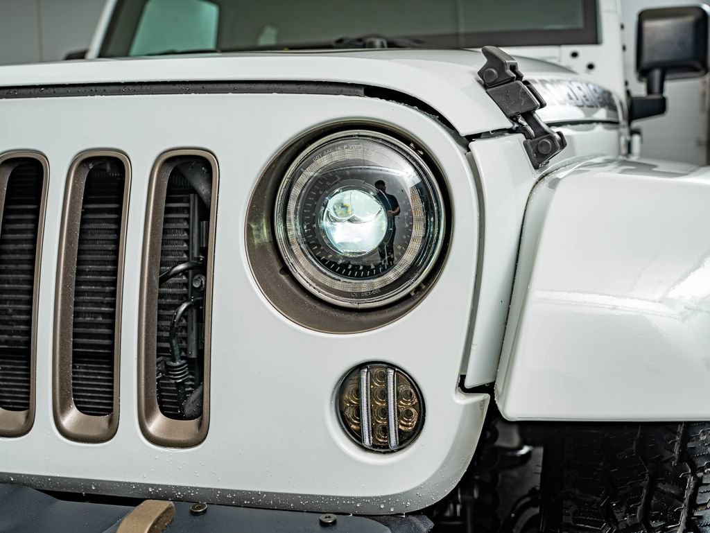 Used 2018 Bright White Clearcoat Jeep Unlimited Sport image 13