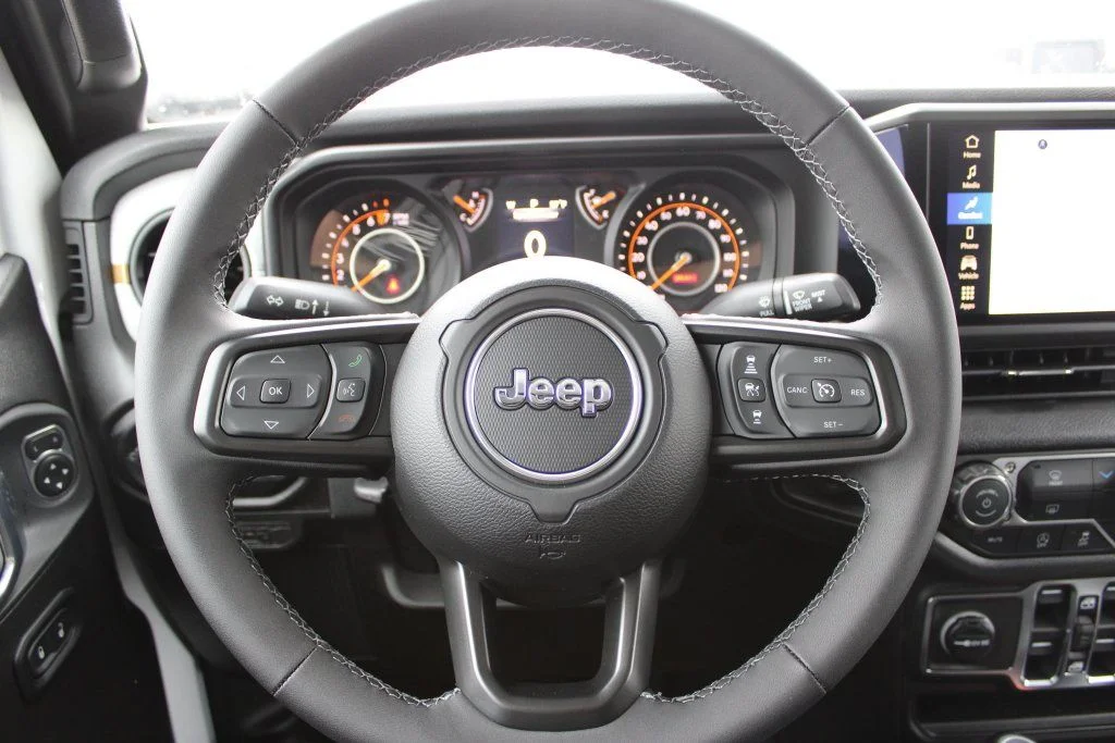 New 2026 Bright White Clear-Coat Exterior Paint Jeep Sport S image 13