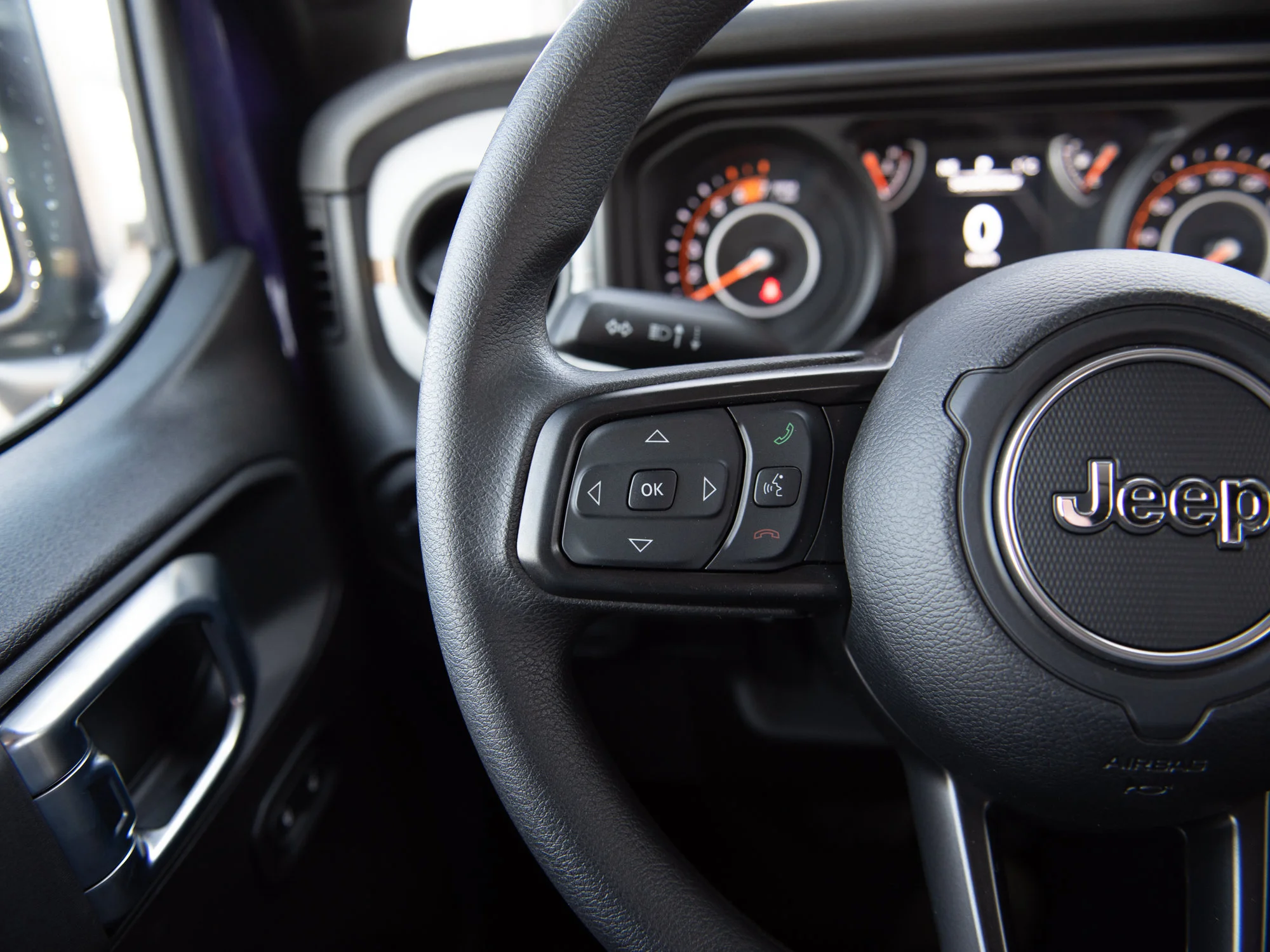 New 2026 reign Jeep Sport* image 8