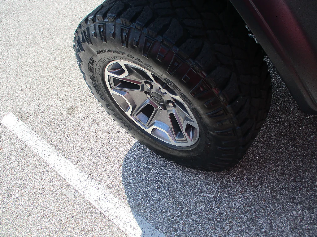 Used 2019 Granite Crystal Metallic Clear Coat Jeep Sport image 21