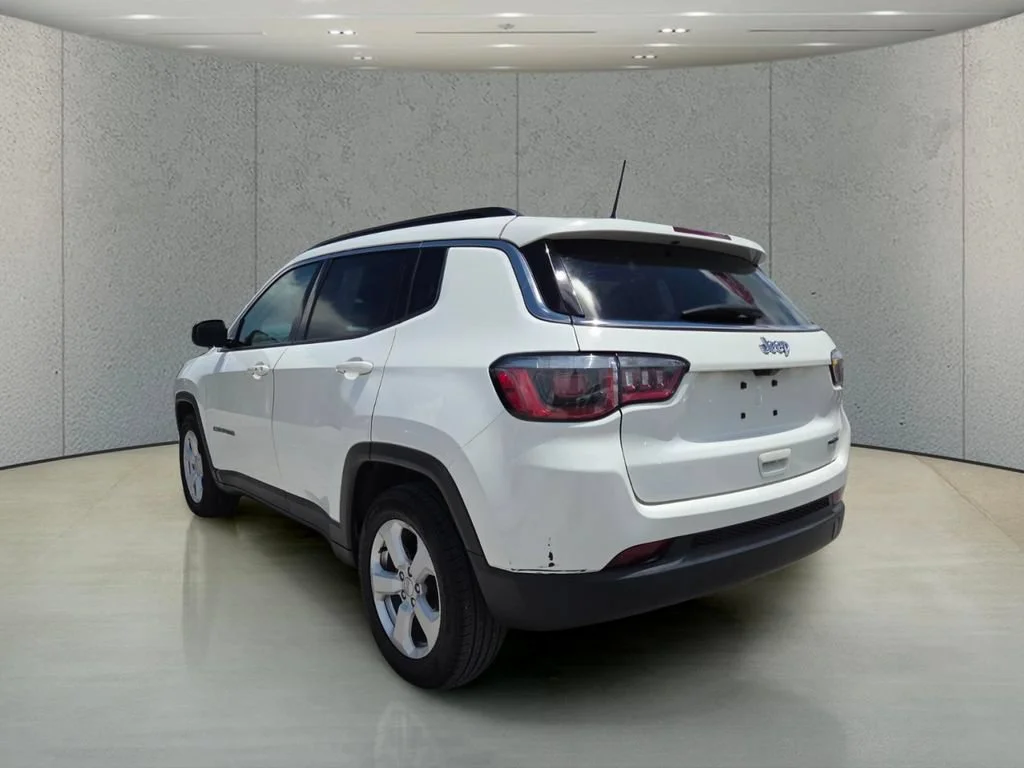Used 2019 White Clearcoat Jeep Latitude image 7