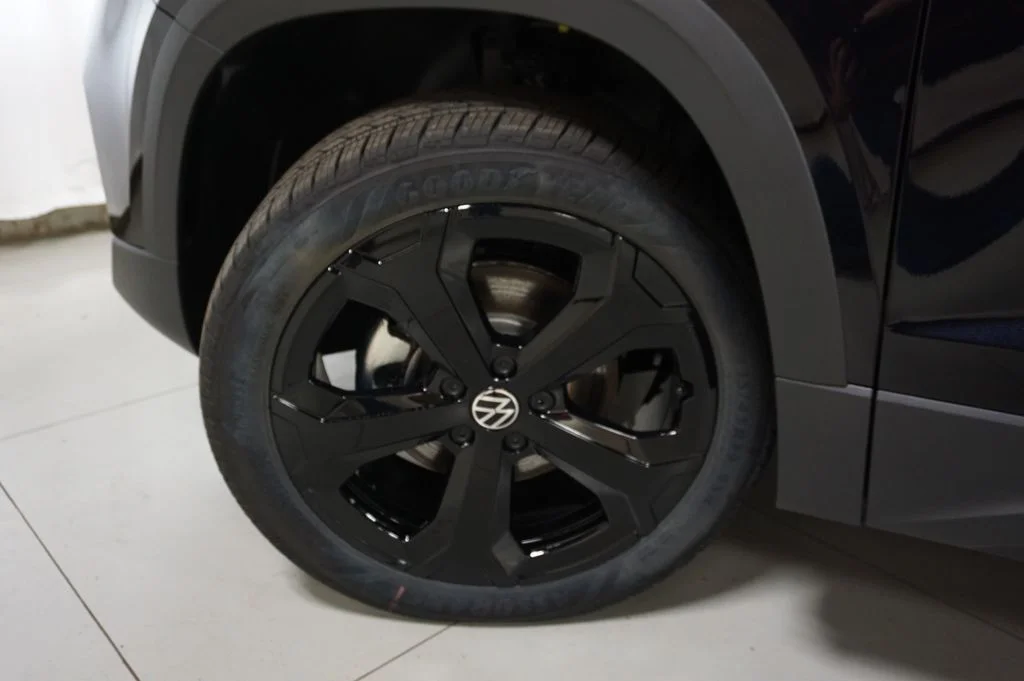 New 2026 Deep Black Volkswagen 1.5T SE Black image 26