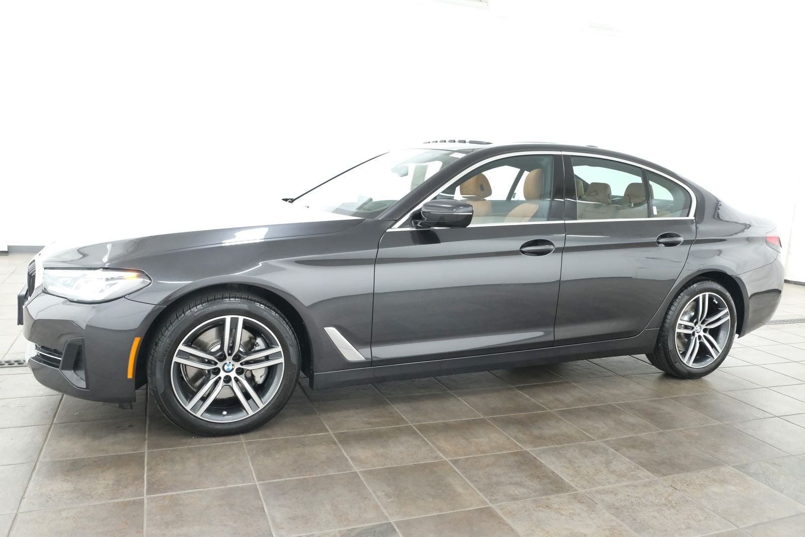 Used 2023 Dark Graphite Metallic BMW 530i xDrive image 2